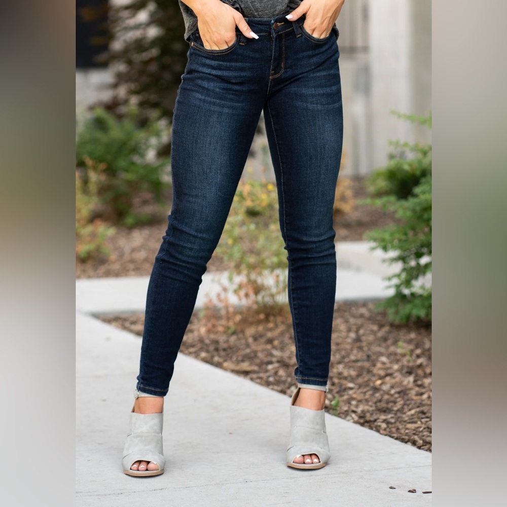 Judy Blue Mid-rise Dark Wash Skinnies - 14W